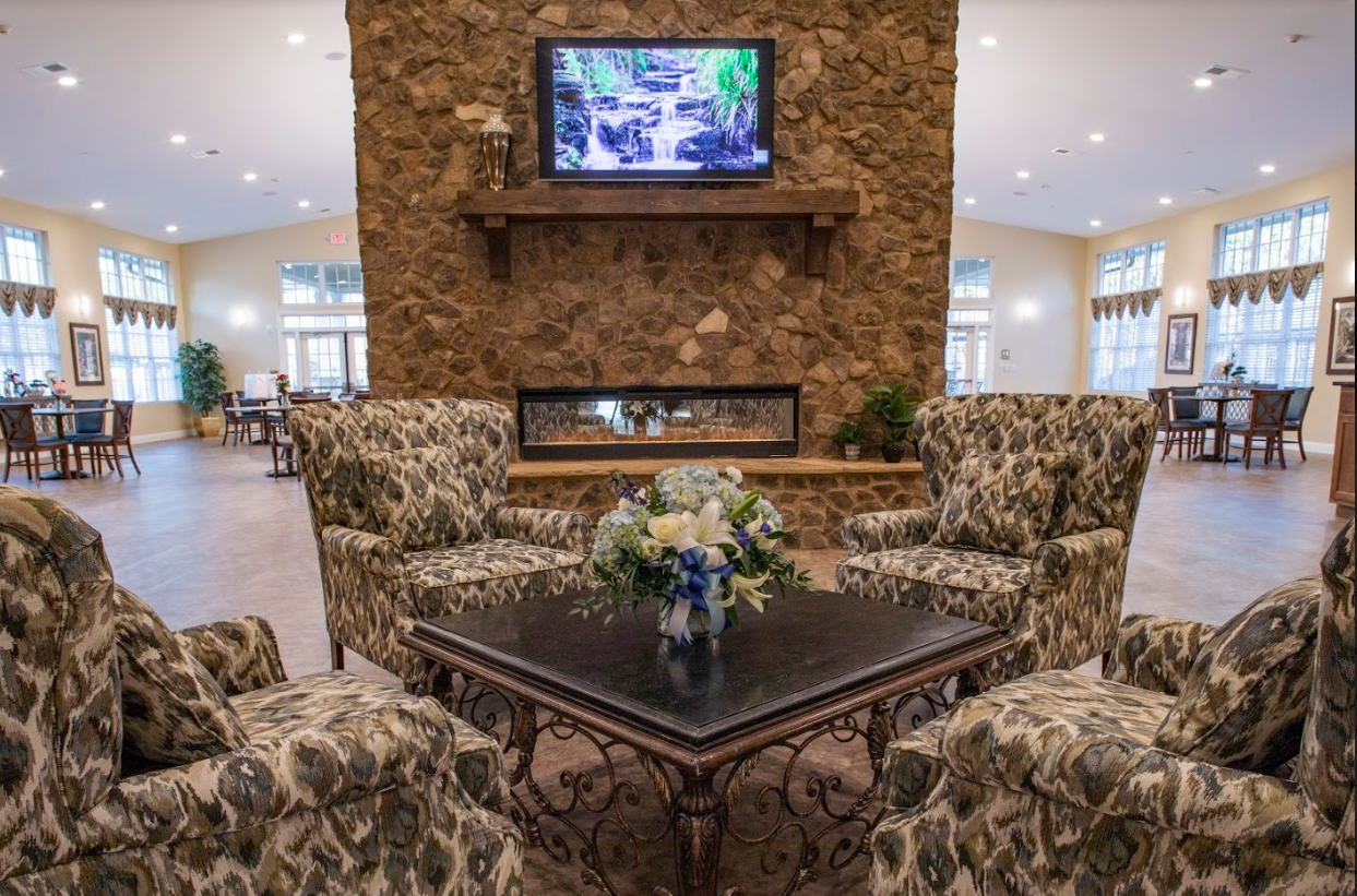 Manor Lake Gainesville - Grand Fireplace Manor Lake Gainesville - Grand Fireplace